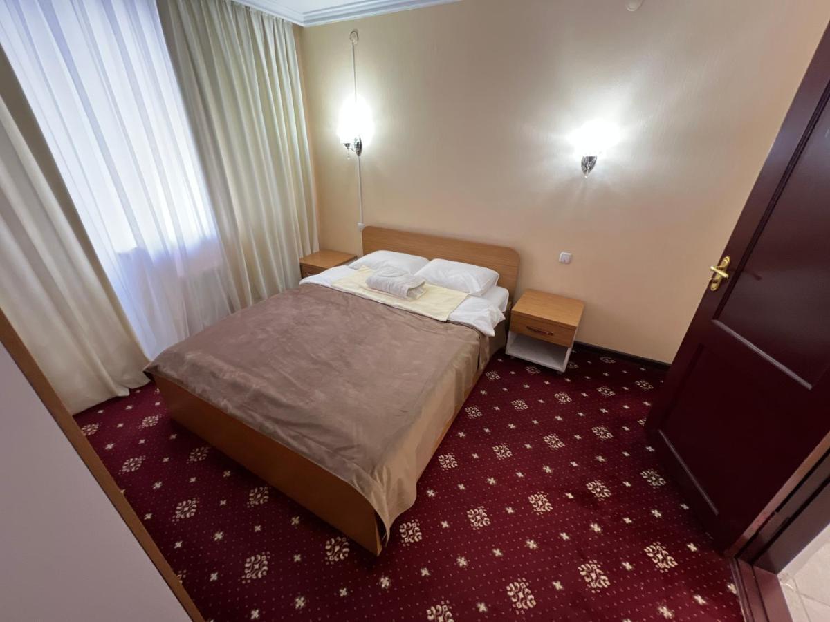 Yassy Hotel, Turkistan Екстериор снимка