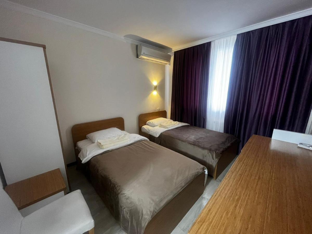 Yassy Hotel, Turkistan Екстериор снимка