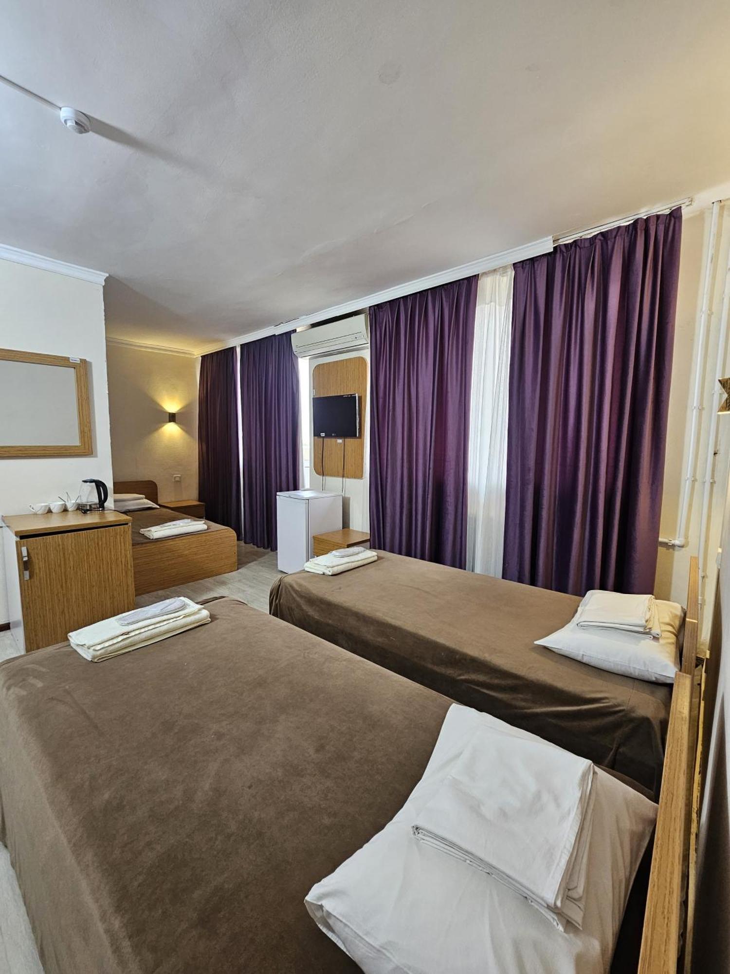 Yassy Hotel, Turkistan Екстериор снимка