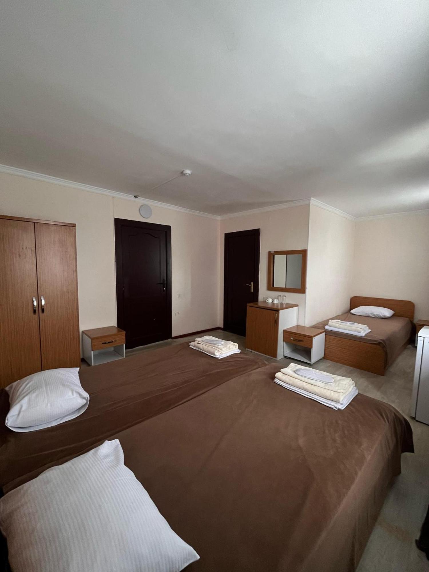 Yassy Hotel, Turkistan Екстериор снимка