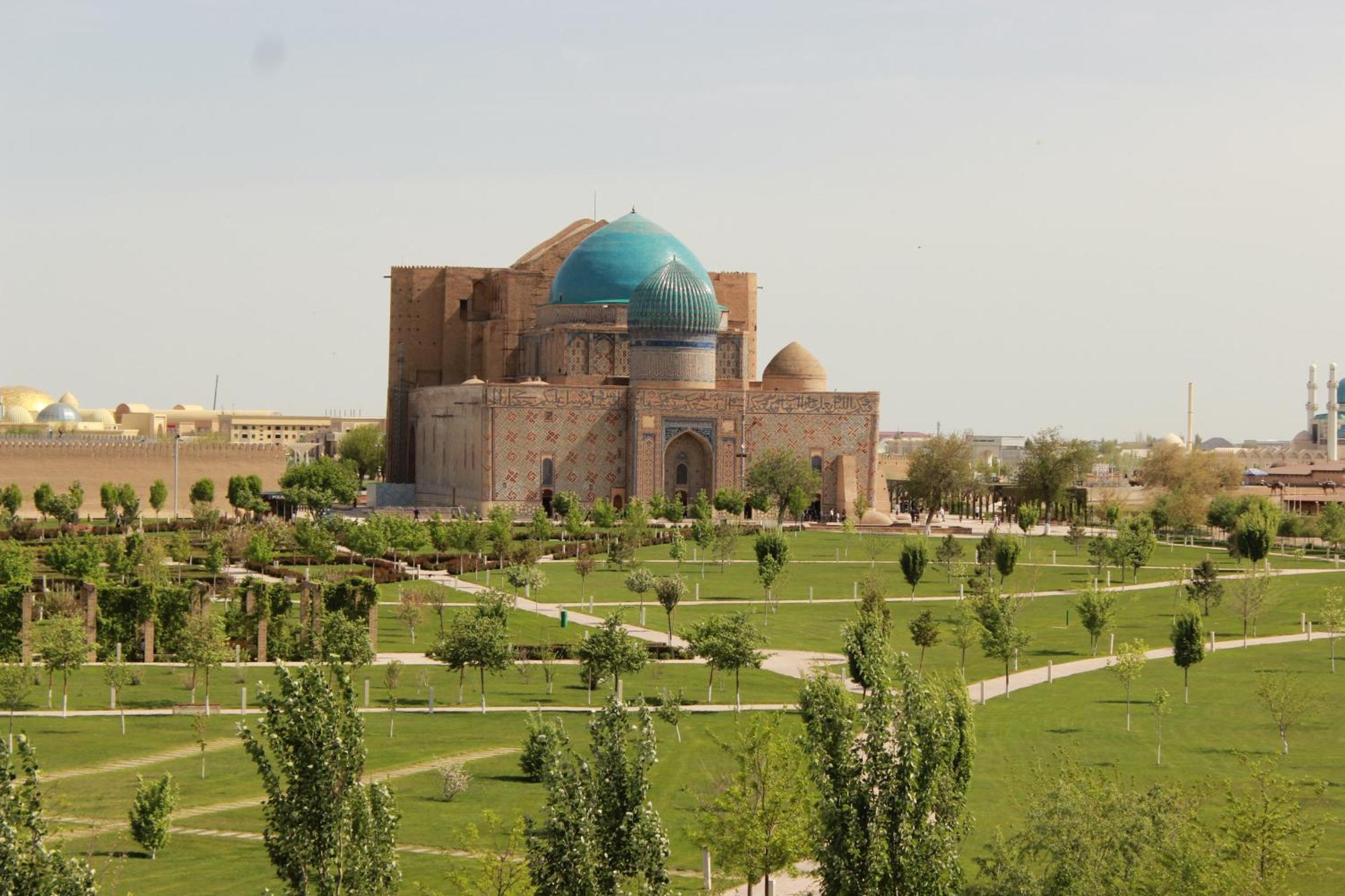 Yassy Hotel, Turkistan Екстериор снимка